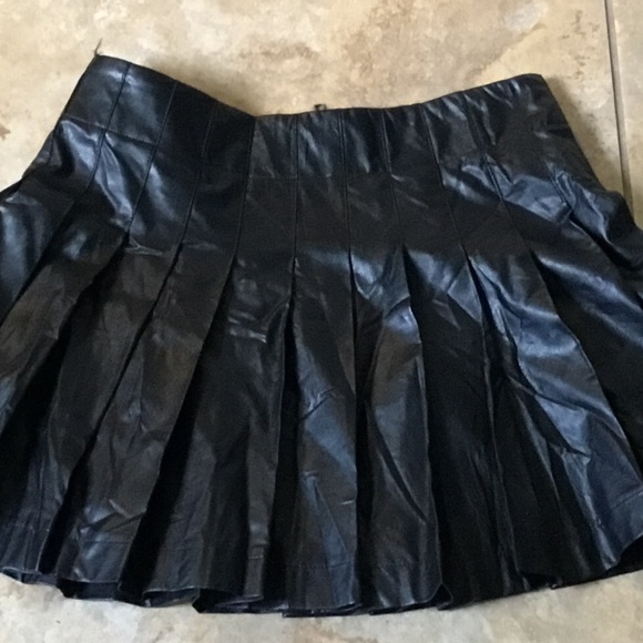 Pleated Flare mini skirt - Picture 4 of 5